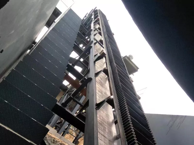 Corrugated sidewall belt conveyor
